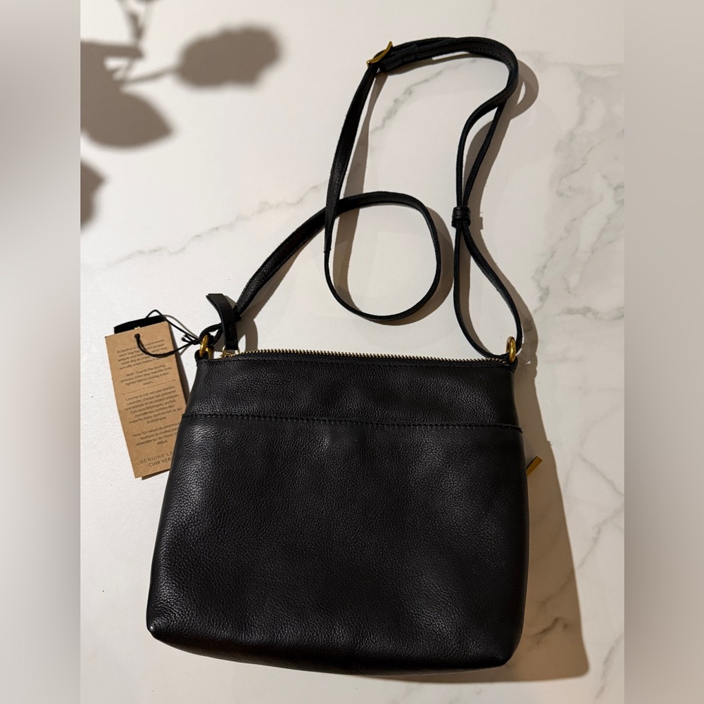 margot
NEW YORK Peyton Crossbody in Black - Picture 5 of 5